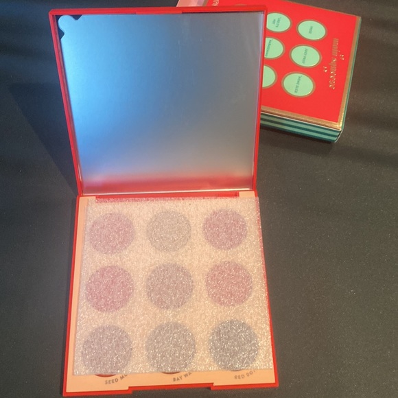 Main Squeeze Presses Powder Palette by Colourpop - Picture 4 of 5